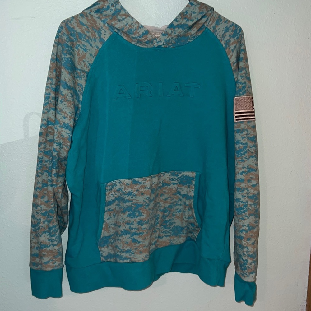 Ariat camo sweatshirt